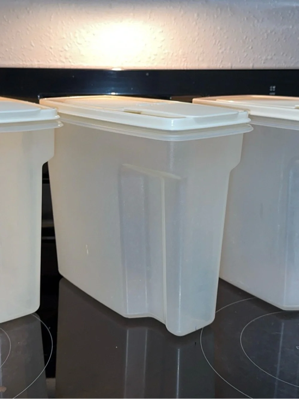 VTG Rubbermaid Plastic Food Storage Containers x3 with Lid - Cream
